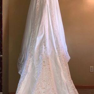 Brand new never worn Wedding dress!!